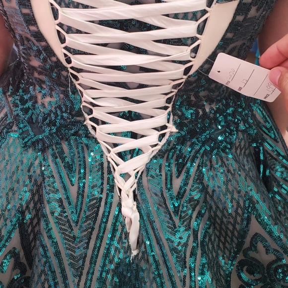 Beautiful Green Gown Bridal Princess Style Gown - Evening Dress - Picture 4 of 6